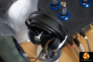 AS7V5502