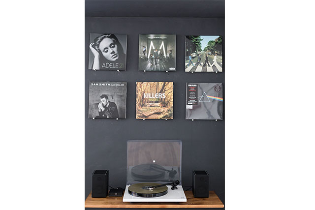 Rega Planar 1 Turntable
